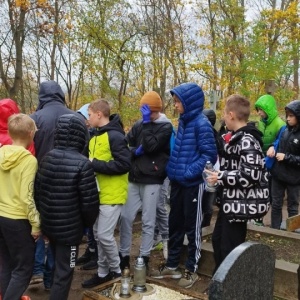 Sprzątamy groby
