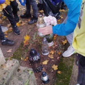 Sprzątamy groby