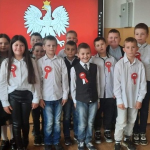 Szkoła do hymnu!