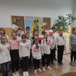 Szkoła do hymnu!
