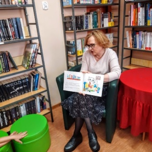 SPOTKANIA CZYTELNICZE W BIBLIOTECE SZKOLNEJ :)