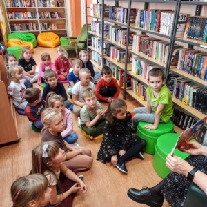 SPOTKANIA CZYTELNICZE W BIBLIOTECE SZKOLNEJ :)