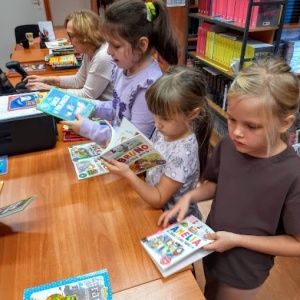 SPOTKANIA CZYTELNICZE W BIBLIOTECE SZKOLNEJ :)