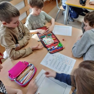 STARSI czytają MŁODSZYM