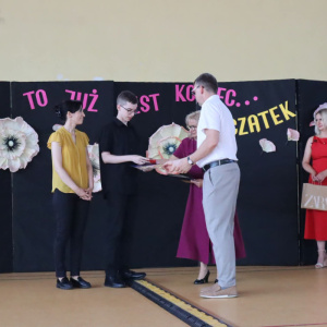 Tyle było dni.... - ósmoklasiści absolwentami