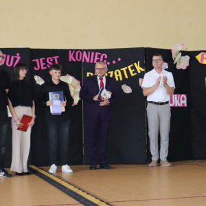 Tyle było dni.... - ósmoklasiści absolwentami