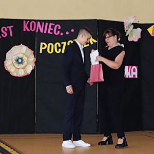 Tyle było dni.... - ósmoklasiści absolwentami